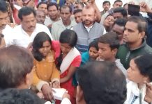 মৃত তৃণমূল কর্মীকে দু লক্ষ টাকার আর্থিক সাহায্য।