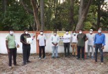 করোনা সংক্রমিত রুগীদের সেবায় নিযুক্ত তিন ব্যক্তিকে সম্বর্ধনা