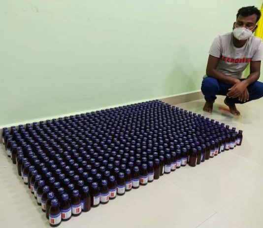 অবৈধভাবে কাফ সিরাপ পাচার করার অভিযোগে ধৃত 1।