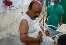 পুরুলিয়া শহরে গুলিবিদ্ধ প্রাক্তন কাউন্সিলার।