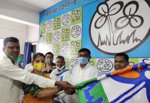 বিজেপি ছেড়ে তৃণমূলে যোগদান।