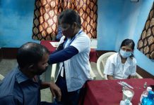 স্লিপার তৈরীর কারখানায় কর্মরত শ্রমিকদের করোনার টিকাকরন ।