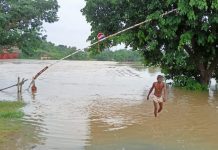 সাঁওতালডি থেকে ভোজুডি যাওয়ার গোয়াই ব্রিজ জলের তলায়।