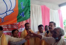 কংগ্রেস ছেড়ে বিজেপিতে যোগদান।