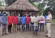 পুলিশের পক্ষ থেকে ফুটবল বিতরণ।