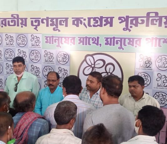 ৬৫ জন অটোচালক তৃণমূলে যোগদান করলেন।