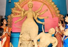 কন্যাসন্তান চেয়ে শুরু মিশ্র পরিবারের পুজো।