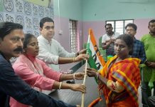 তৃণমূলে যোগদান বিজেপি পরিচালিত পঞ্চায়েতের উপপ্রধানের।