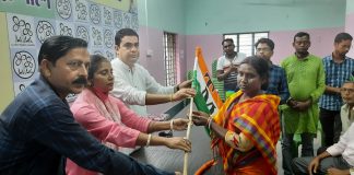 তৃণমূলে যোগদান বিজেপি পরিচালিত পঞ্চায়েতের উপপ্রধানের।