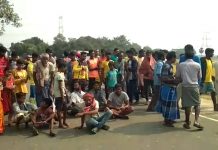 কাজের দাবিতে পথ অবরোধ।