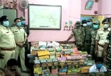 নিষিদ্ধ শব্দবাজি বিক্রি করার অপরাধে গ্রেফতার ৮
