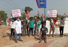 পেট্রোপণ্যের উপর রাজ্য সরকারের ভ্যাট ও ট্যাক্স কমানোর দাবিতে বিক্ষোভ কংগ্রেসের।