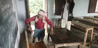 করোনাকালে কাল থেকে ফের খুলছে স্কুল-কলেজ। রাজ্য সরকারের নির্দেশ মেনে স্কুলে স্কুলে শুরু প্রস্তুতি।