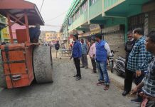 রঘুনাথপুর পৌরসভার পুনঃ নির্মীয়মান রাস্তা পরিদর্শনে পৌর প্রশাসক।
