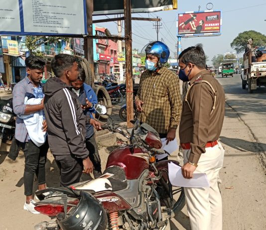 করোনা বিধি লঙ্ঘন করায় কড়া পদক্ষেপ পুলিশের।