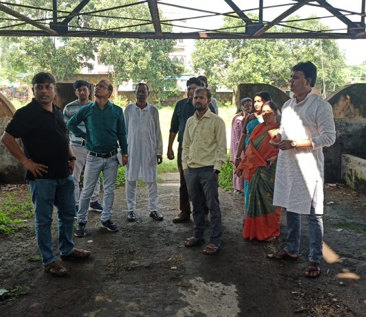 বর্জ্য পক্রিয়াকরণ প্রকল্প গড়ে তুলতে জমি পরিদর্শন ।