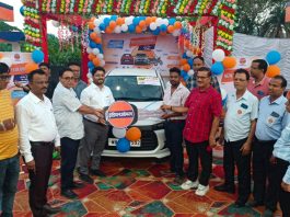 পেট্রোল কিনে লটারিতে আস্ত একটা দামী গাড়ি পেলেন রঘুনাথপুরের এক যুবক।