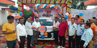 পেট্রোল কিনে লটারিতে আস্ত একটা দামী গাড়ি পেলেন রঘুনাথপুরের এক যুবক।